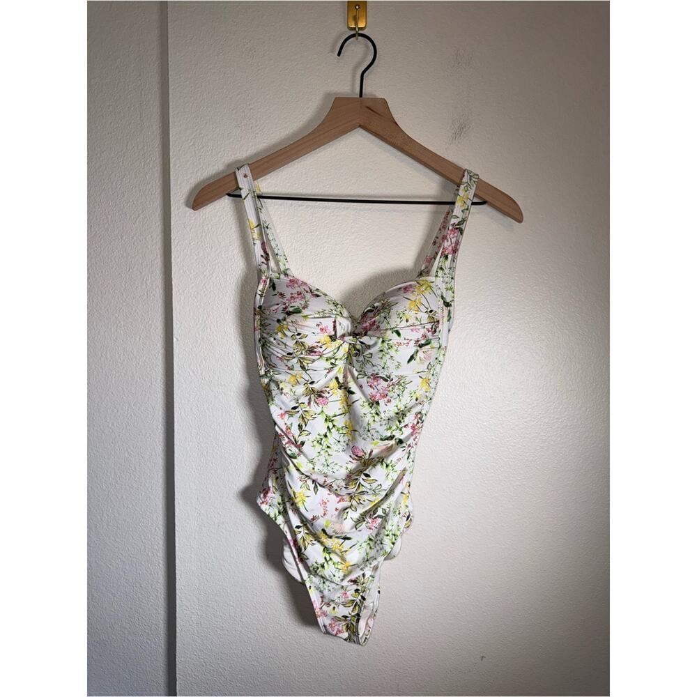 MIRACLESUIT Summer Beach Vacation Floral One-Piece Lined Swimsuit 10 - Picture 2 of 6